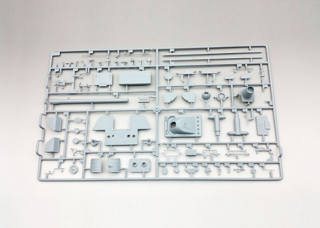 Amusing Hobby Plastikový model tanku Panzerkampfwagen Panther II