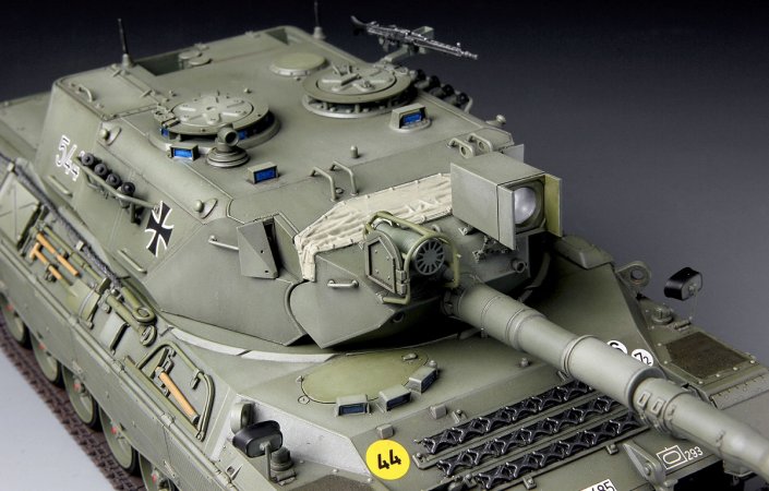 MENG Plastikový model tanku Leopard 1A3/A4 (German main battle tank)