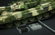 MENG Plastikový model tanku T-90 w/ TBS-86 Tank dozer (Russian main battle tank)