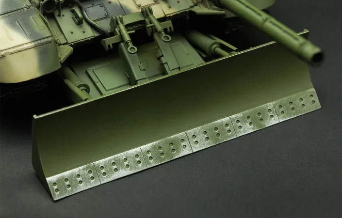 MENG Plastikový model tanku T-90 w/ TBS-86 Tank dozer (Russian main battle tank)