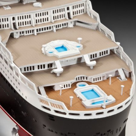 Revell Plastikový model lodě Queen Mary 2