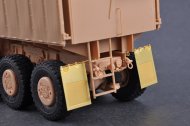Hobby Boss Plastikový model vojenského nákladního auta M1070 Gun Truck