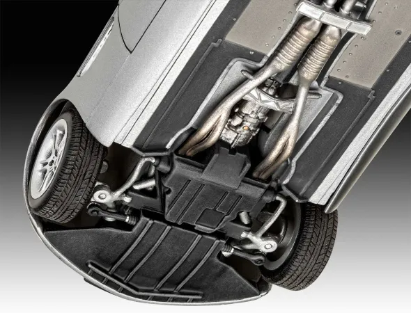 Revell Gift-Set - Plastikový model auta James Bond "The World Is Not Enough" BMW Z8