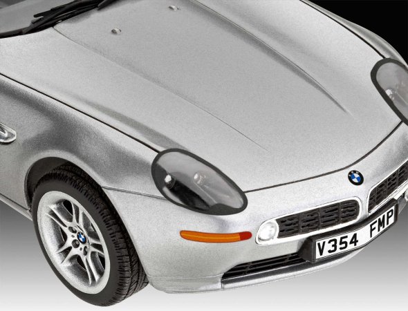 Revell Gift-Set - Plastikový model auta James Bond "The World Is Not Enough" BMW Z8