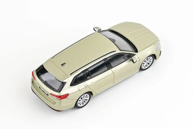 Abrex Škoda Superb IV Combi (2023) - Žlutá Ice Tea Metalíza