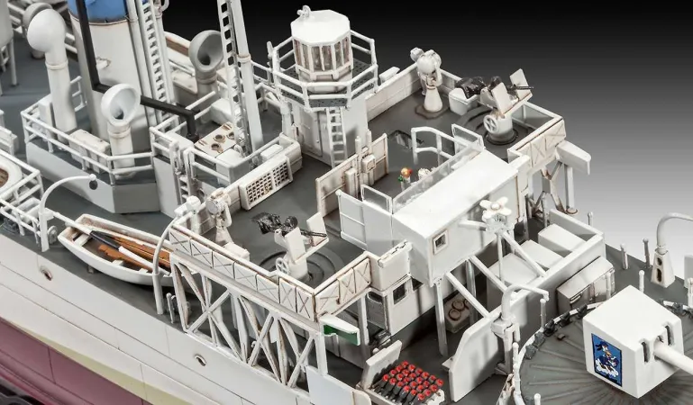 Revell Plastikový model lodě Flower Class Corvette HMCS Snowberry