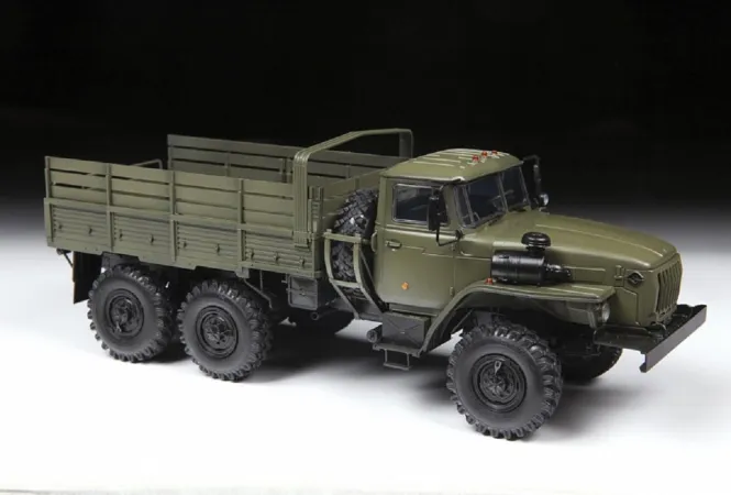 Zvezda ModelKit military - RUSSIAN ARMY TRUCK URAL4320