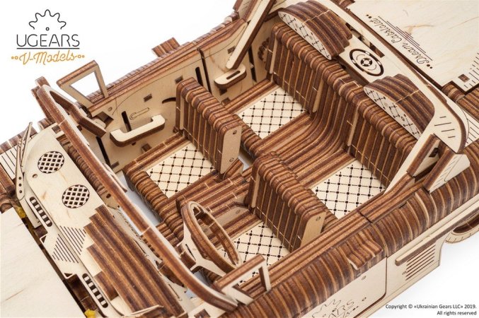 UGEARS 3D dřevěné mechanické puzzle - Kabriolet snů VM-05 (50's convertible)