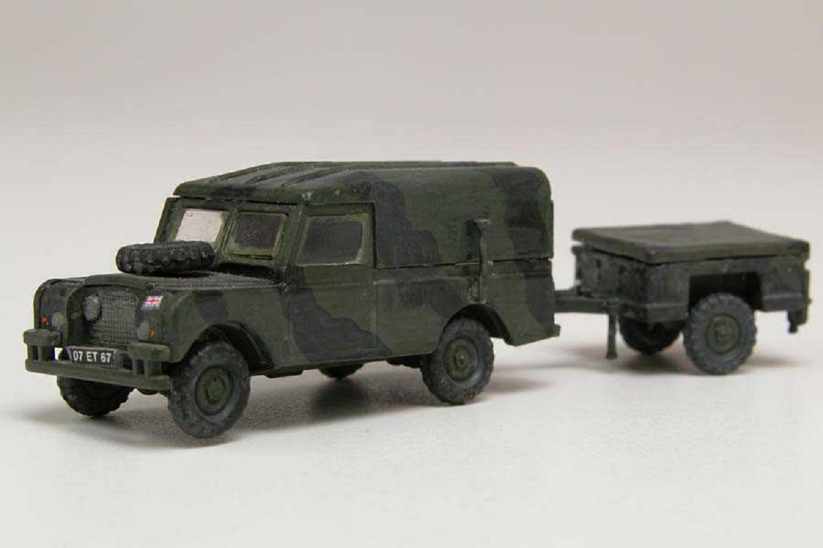 Airfix Classic Kit military - LWB Land Rover (Hard Top) and Trailer - Výprodej